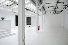 Showroom sous verrière de 200m2, dans le quartier vibrant du 11ème arrondissement. - Image 9
