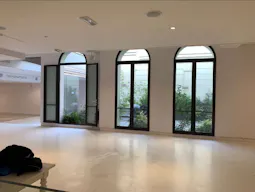 400m2 Showroom - Image 11
