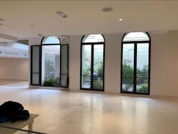 400m2 Showroom - Image 11