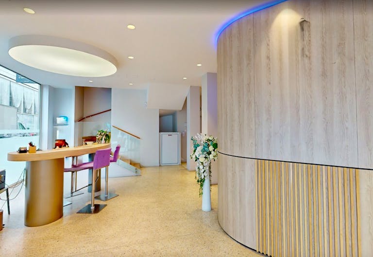 Prime retail space near Saint Lazare - Image 2