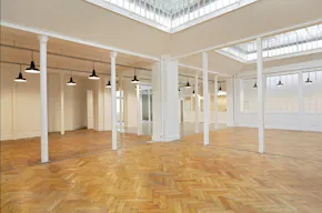 Premium Space In R�publique - Image 6