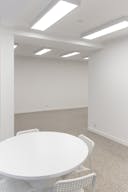 Bright and large boutique in le Haut-Marais - Image 4