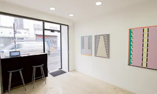 Minimal Gallery in Le Marais - Image 2