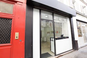 Minimal Gallery in Le Marais - Image 5