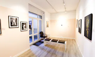 Excellent Gallery in Le Marais - Image 2