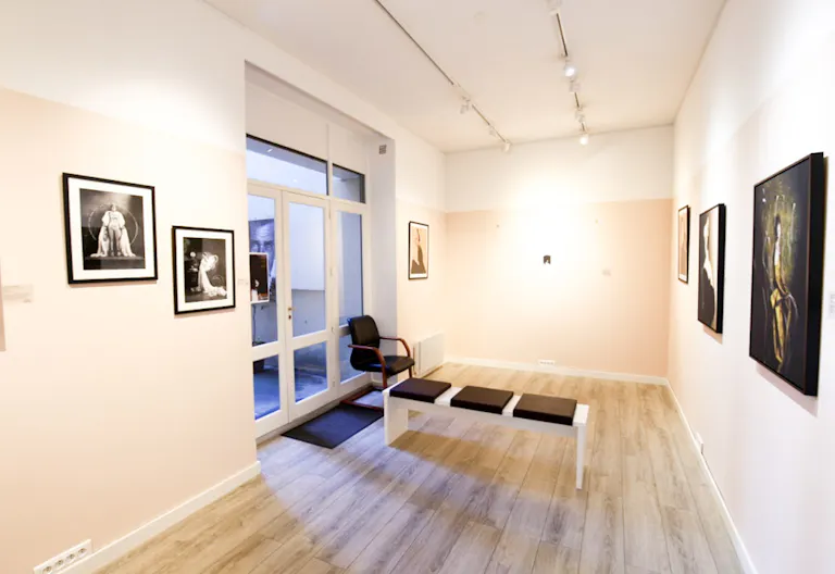 Excellent Gallery in Le Marais - Image 2