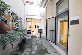 Excellent Gallery in Le Marais - Image 5