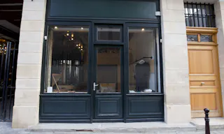 Trendy Shop in Le Marais - Image 4