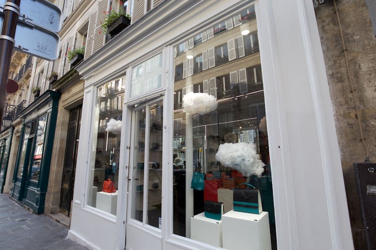 Contemporary Shop in Le Marais - Image 4