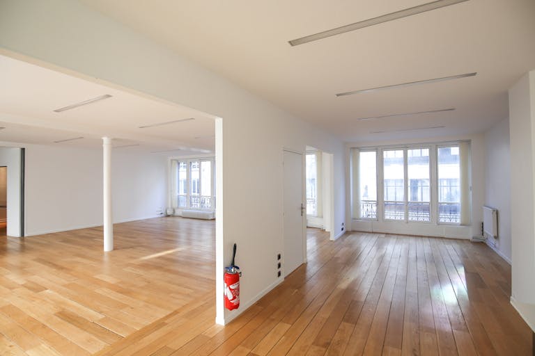 Classic Loft Space in Opera-Bourse - Image 4