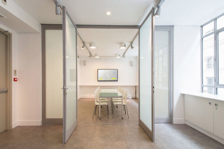 Showroom in Palais Royal - Image 4