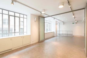 Showroom in Palais Royal - Image 5