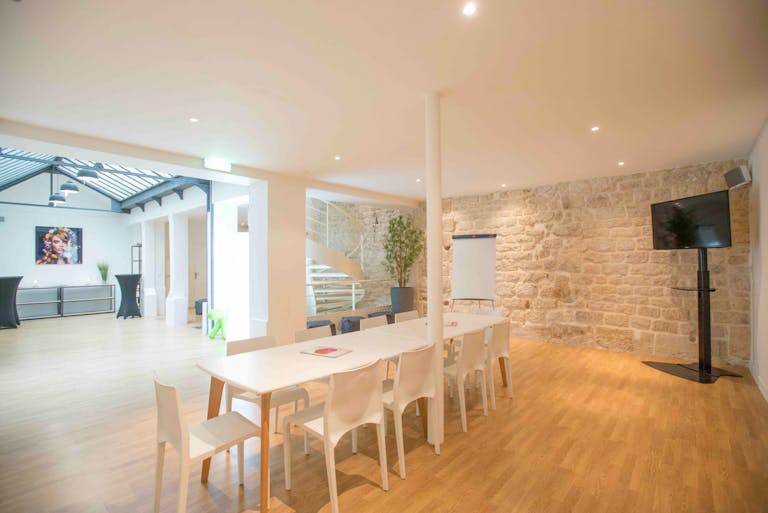 Modern Showroom in Palais Royal - Image 1