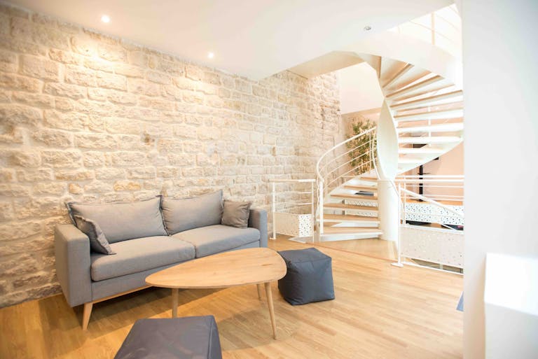 Modern Showroom in Palais Royal - Image 2