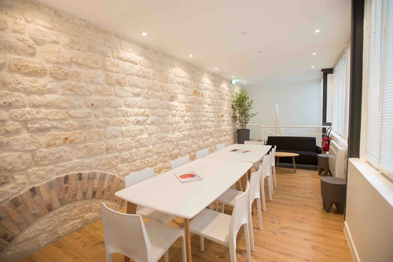 Modern Showroom in Palais Royal - Image 3