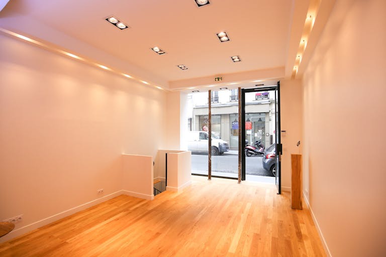 Pop-Up Boutique Near République - Image 1