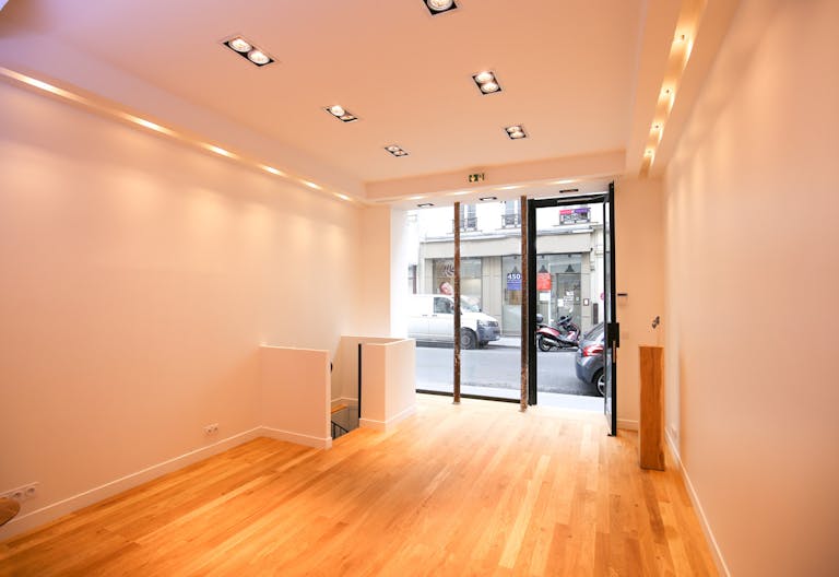 Pop-Up Boutique Near République - Image 1