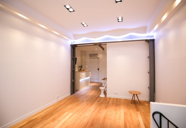 Pop-Up Boutique Near République - Image 3