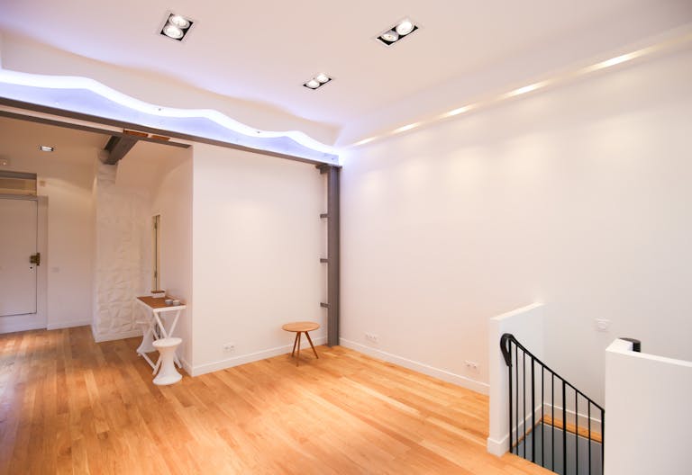 Pop-Up Boutique Near République - Image 4