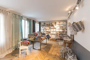 Pop-Up Store Near Folie Mericourt - Image 2