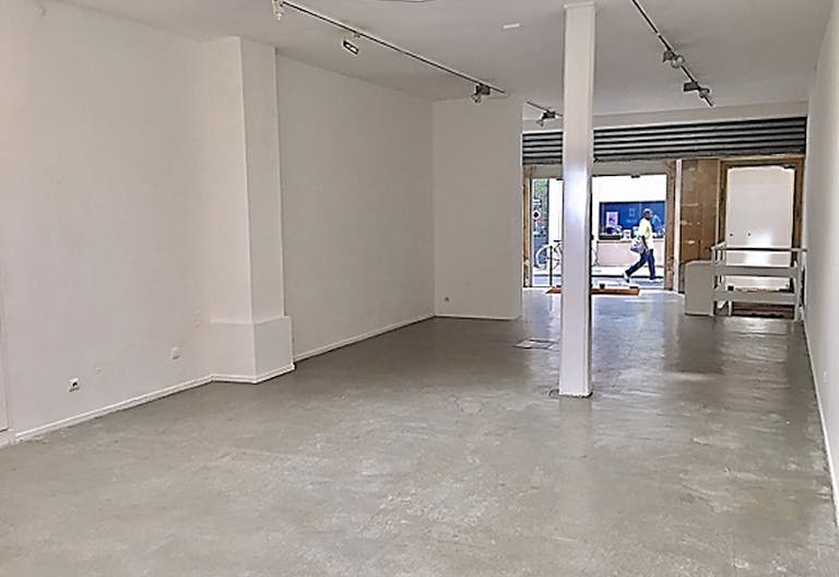 Bright Le Marais Gallery Space - Image 0