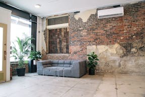 Echo Park Retail Space with High Street Visibility and Photo Studio - Image 2