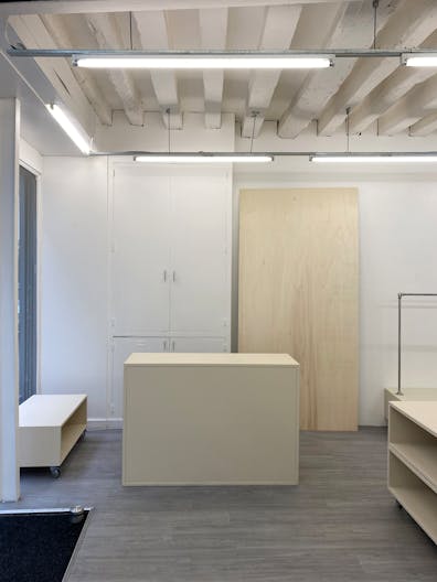 Minimal Boutique Space in Haut Marais - Image 1