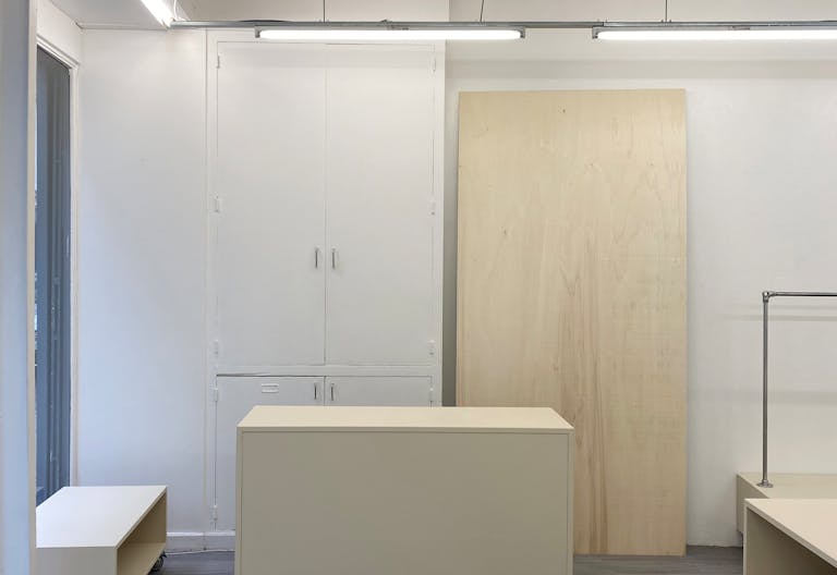 Minimal Boutique Space in Haut Marais - Image 1