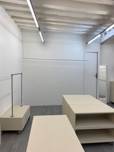 Minimal Boutique Space in Haut Marais - Image 2