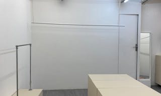 Minimal Boutique Space in Haut Marais - Image 2