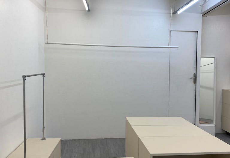 Minimal Boutique Space in Haut Marais - Image 2