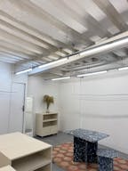 Minimal Boutique Space in Haut Marais - Image 3