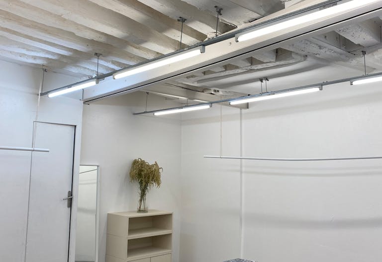 Minimal Boutique Space in Haut Marais - Image 3