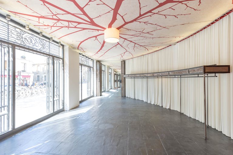 Pop-Up Shop in Trendy Le Marais - Image 2