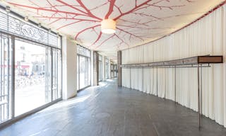 Pop-Up Shop in Trendy Le Marais - Image 2