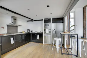 Spectacular Showroom in Le Marais - Image 6