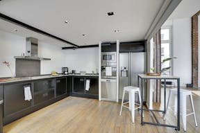 Spectacular Showroom in Le Marais - Image 6