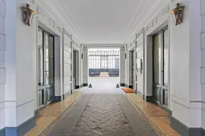 Spectacular Showroom in Le Marais - Image 15