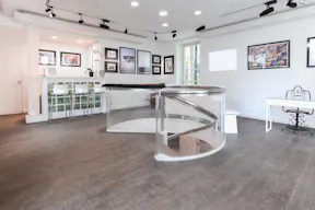 Gallery in Saint Germain des Prés - Image 0