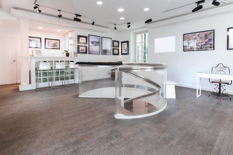 Gallery in Saint Germain des Prés - Image 0