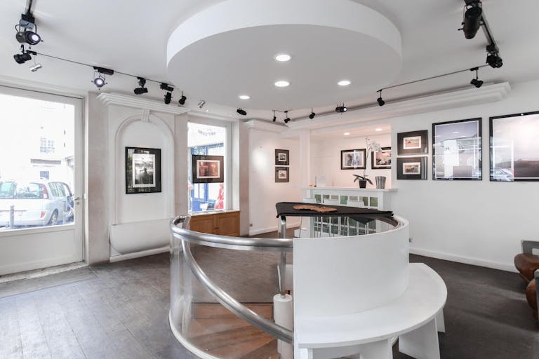Gallery in Saint Germain des Prés - Image 1