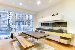 Bright Pop-Up Shop in Sentier - Image 0