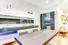 Bright Pop-Up Shop in Sentier - Image 2