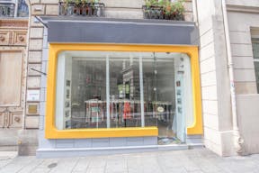 Bright Pop-Up Shop in Sentier - Image 4