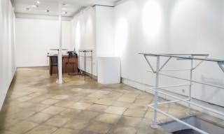 Characterful Showroom in Le Marais - Image 1