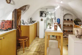 Characterful Showroom in Le Marais - Image 2