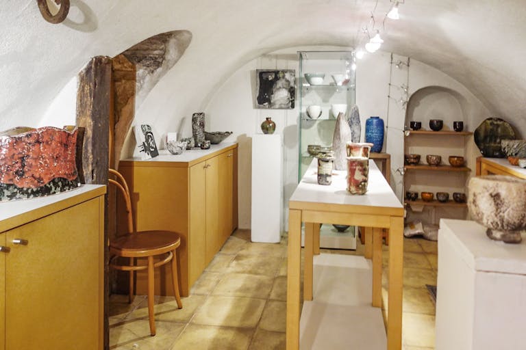 Characterful Showroom in Le Marais - Image 2