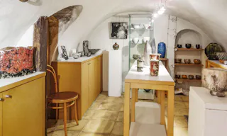 Characterful Showroom in Le Marais - Image 2