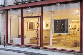 Characterful Showroom in Le Marais - Image 4