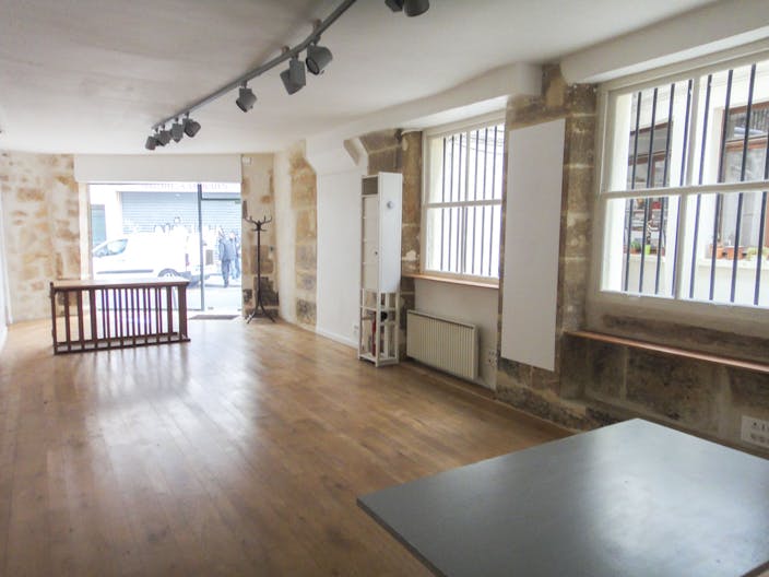 Rustic Pop-up Store in Le Marais - Image 1